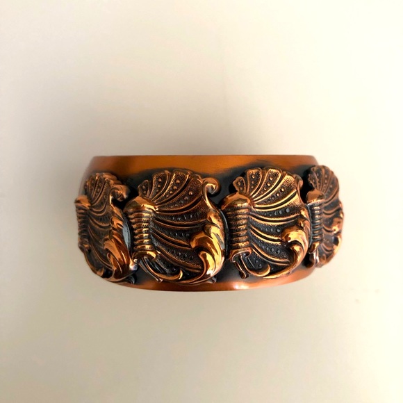 Jewelry - Vintage Whiting and Davis Copper-tone Shell Clamper Bracelet